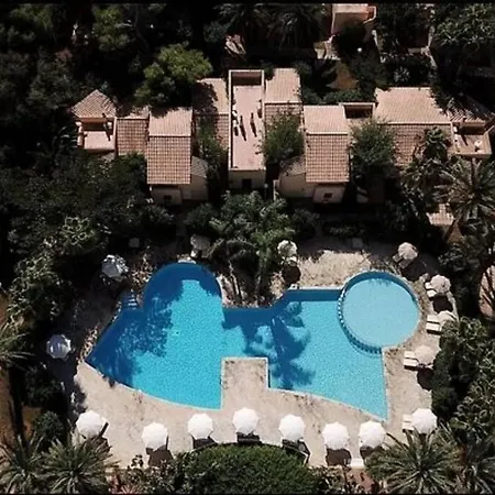 Avec Vue Sur Mer Et Piscine Tropicale