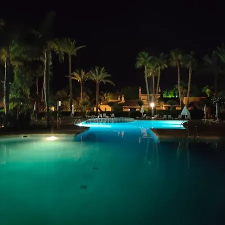 Avec Vue Sur Mer Et Piscine Tropicale *